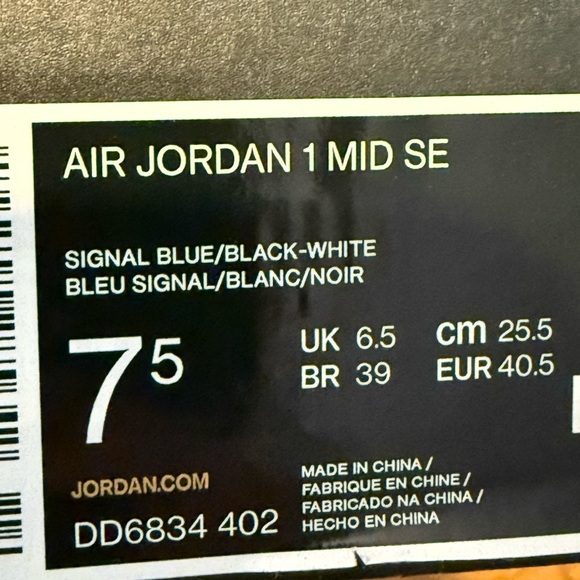 Nike Air Jordan Mid 1 SE Signal Blue/Black-White Sz Men’s 7.5 EUC with box main image 5
